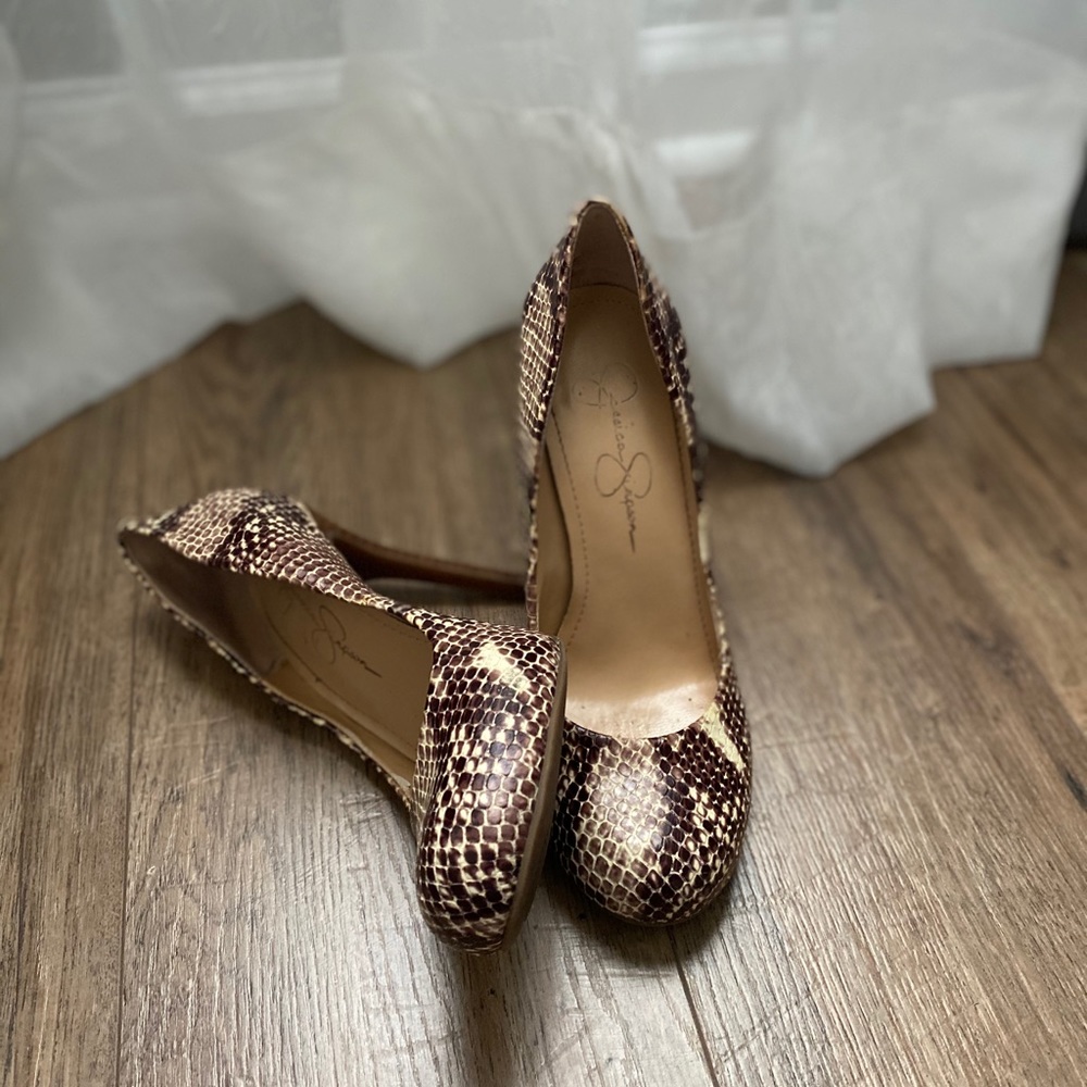 Jessica Simpson 🐍 print heels
